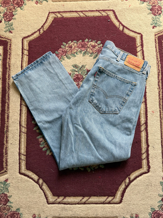 35” Levi’s 505