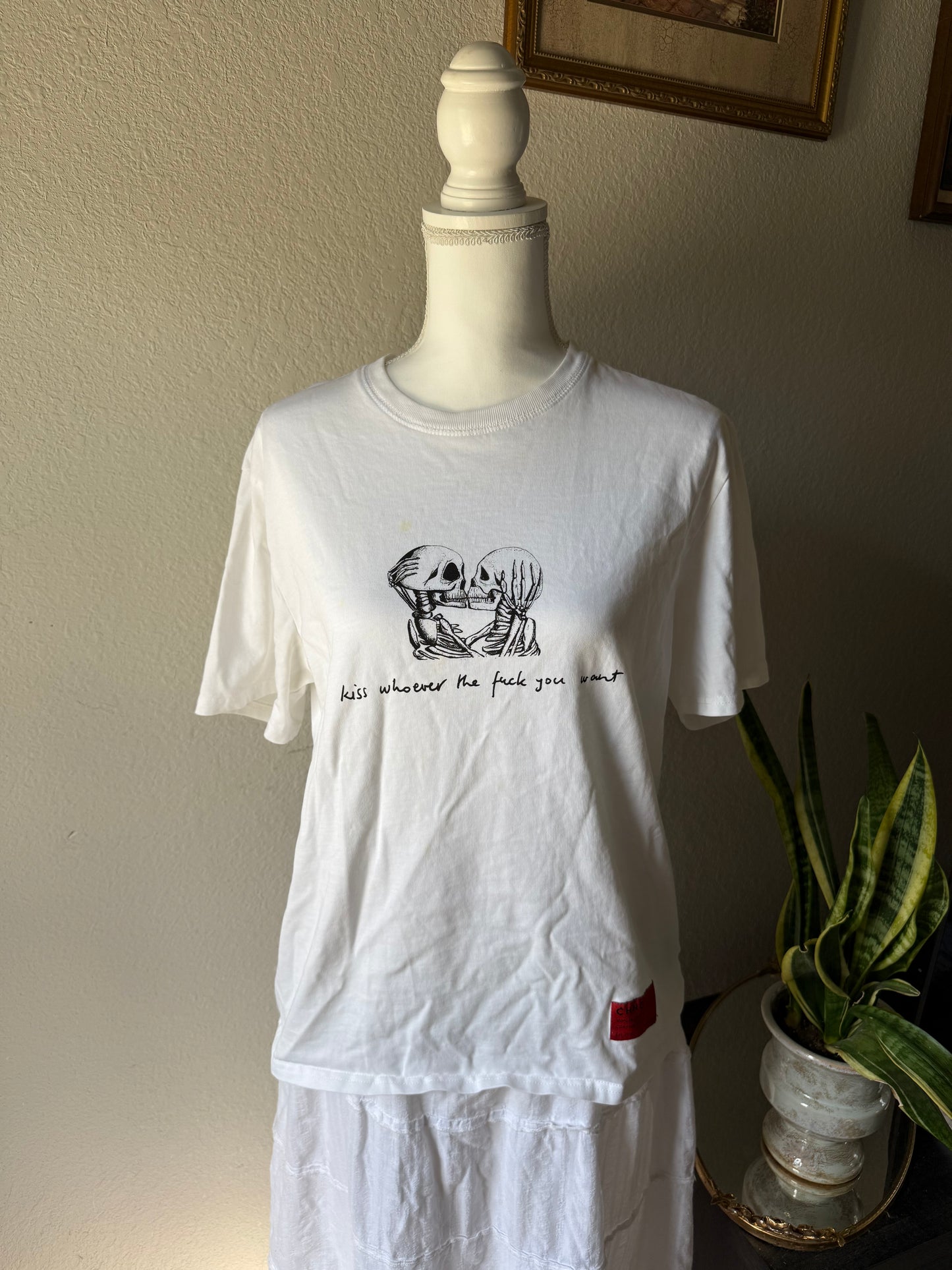 M - Kiss Whoever (Stain)