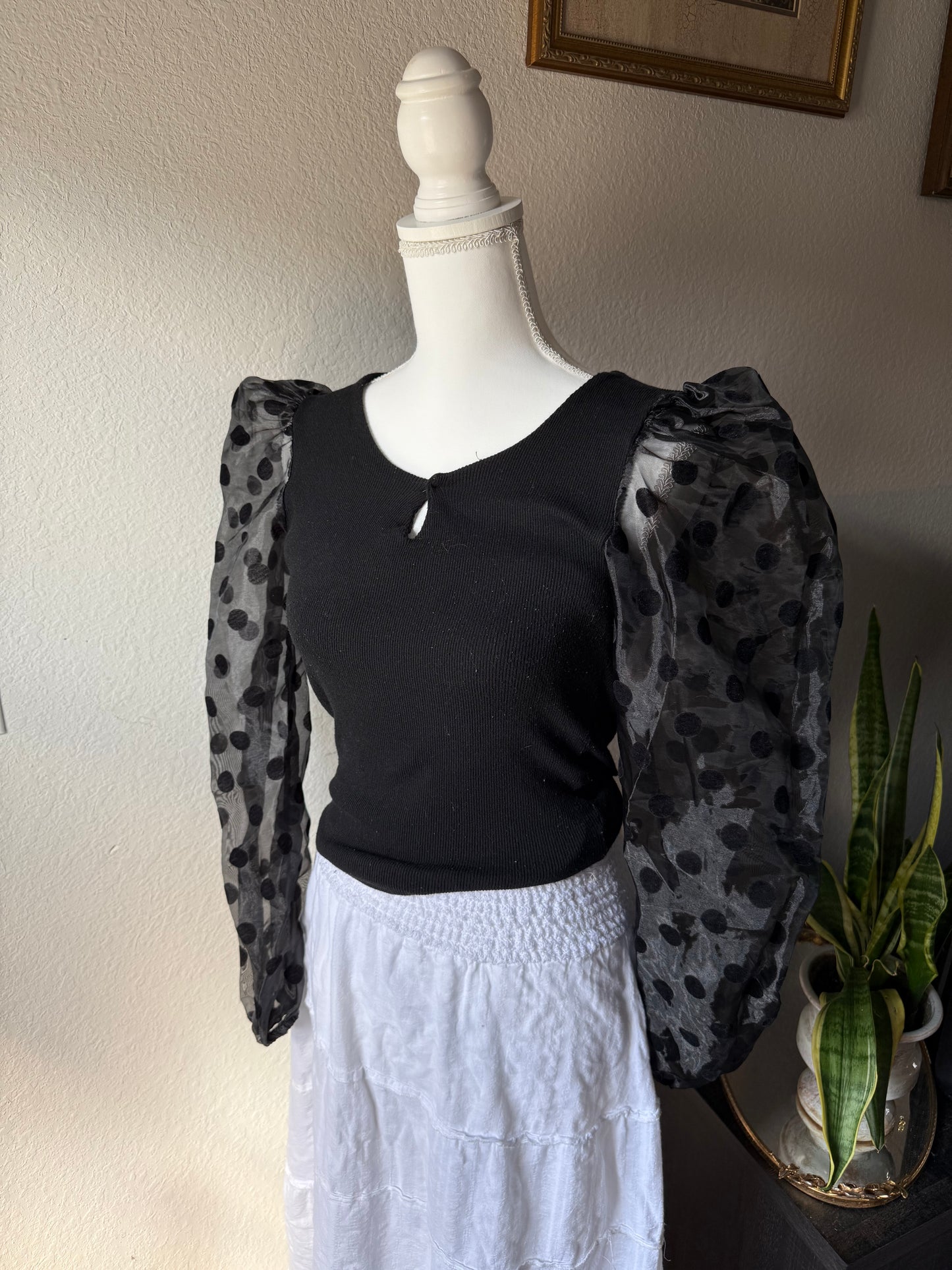 L - Puff Sleeve Top