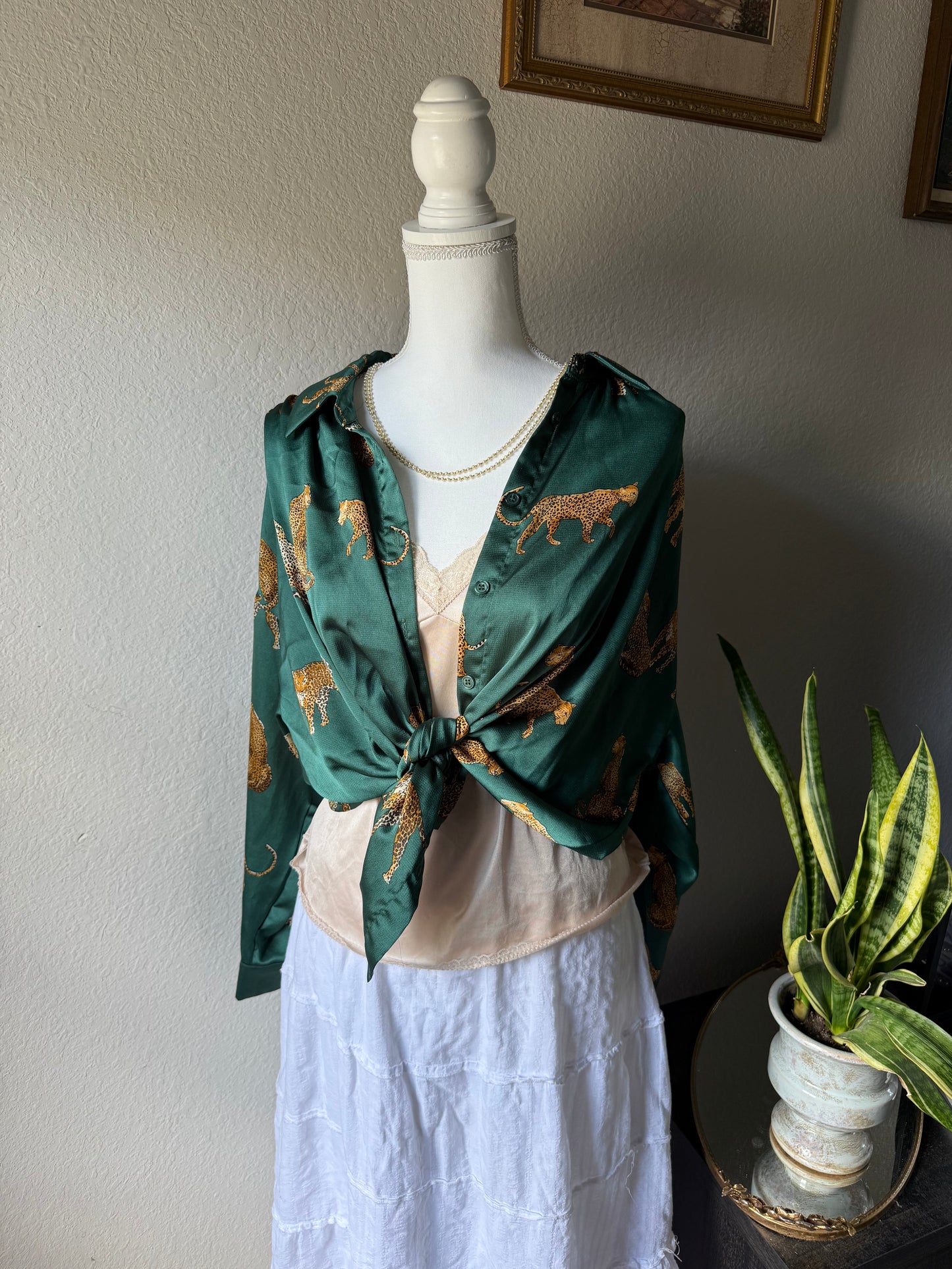 M - Leopard Button Up