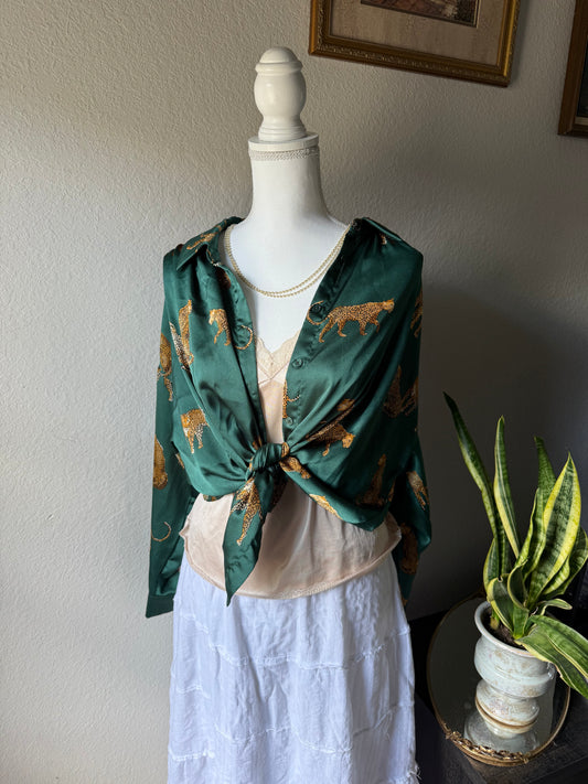 M - Leopard Button Up