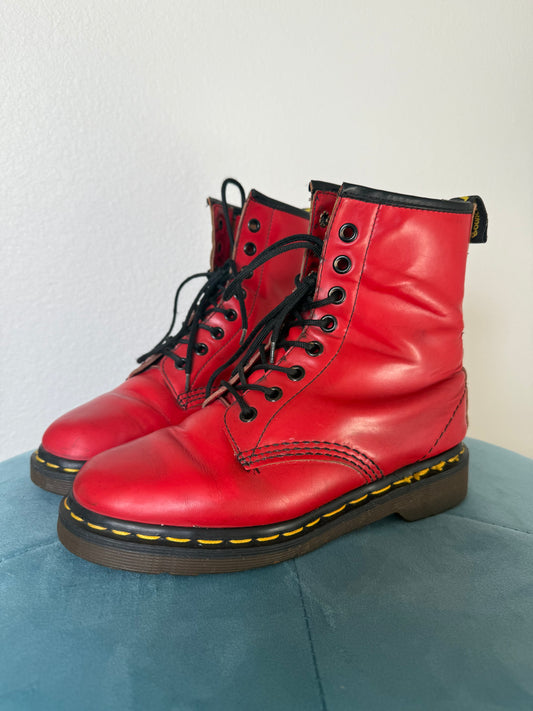 Vintage Red 1460