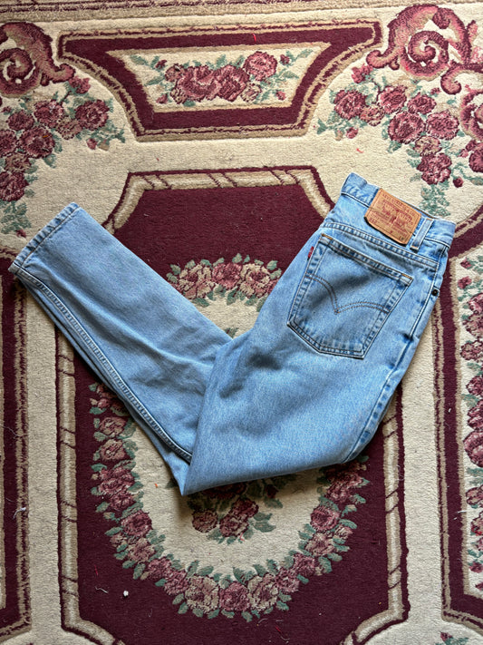 (29”) Distressed Levi’s 512