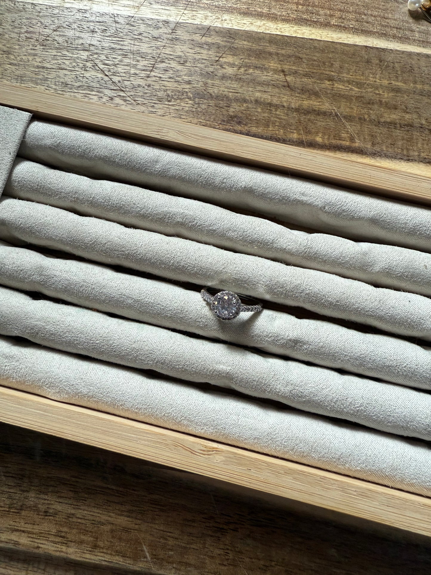 Adjustable Clear Stone (6.5-9)