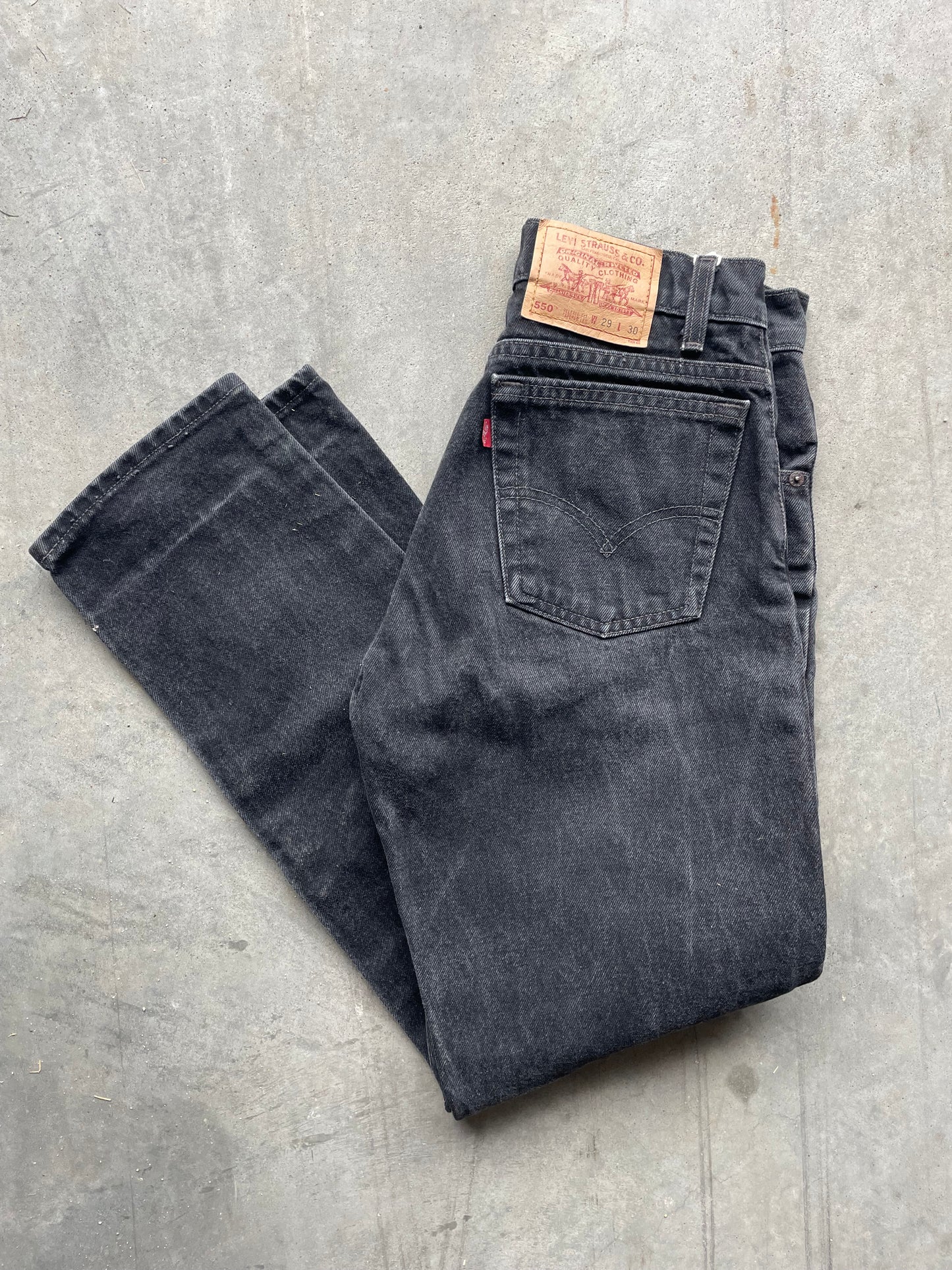 (27") Black Levi's 550