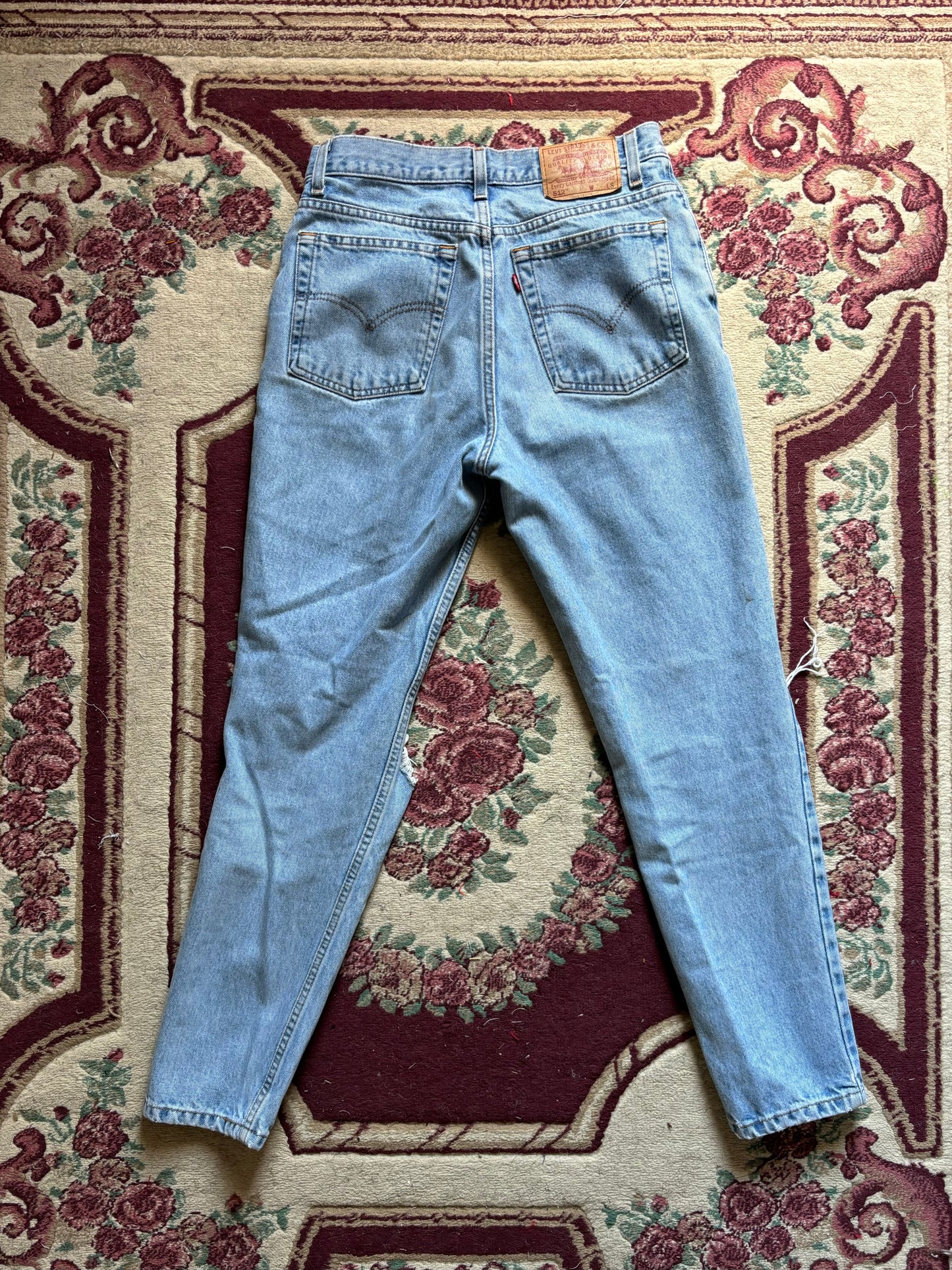 (29”) Distressed Levi’s 512