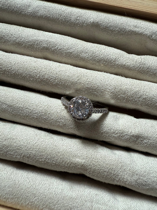 Adjustable Clear Stone (6.5-9)