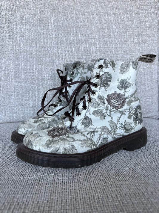 White Tapestry Pascal