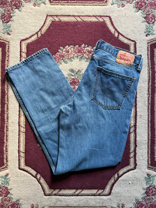 34” Levi’s 550