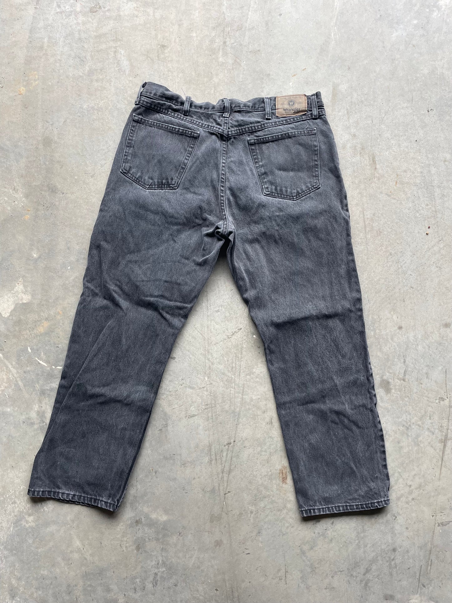 (35") Wrangler Black