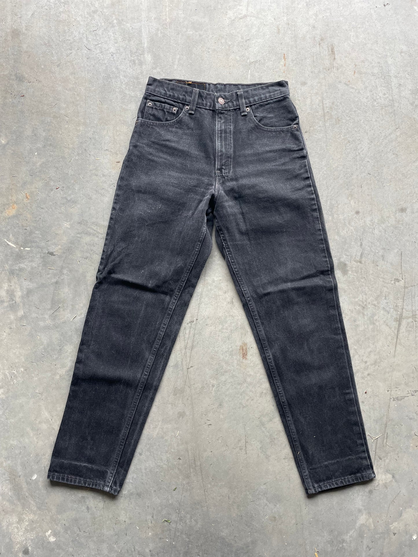 (27") Black Levi's 550