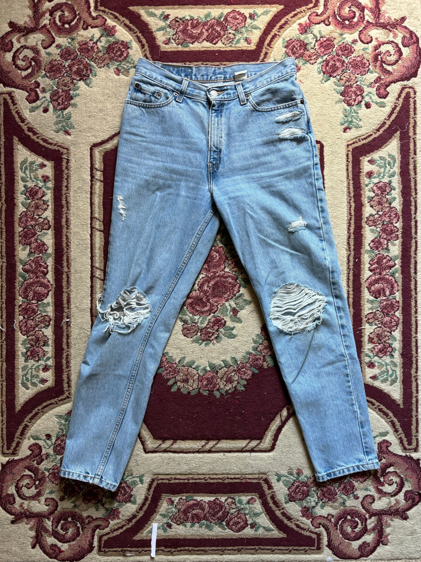 (29”) Distressed Levi’s 512