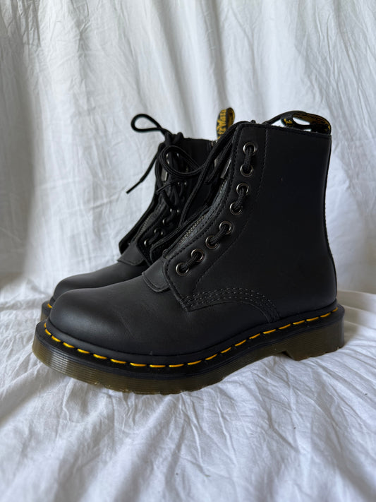 Zipped 1460