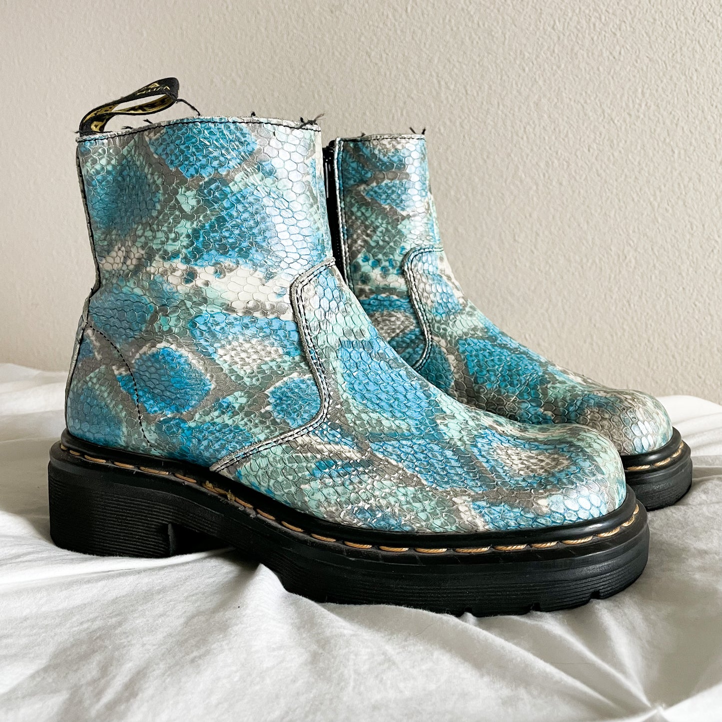 Blue Vintage Snakeskin 9490