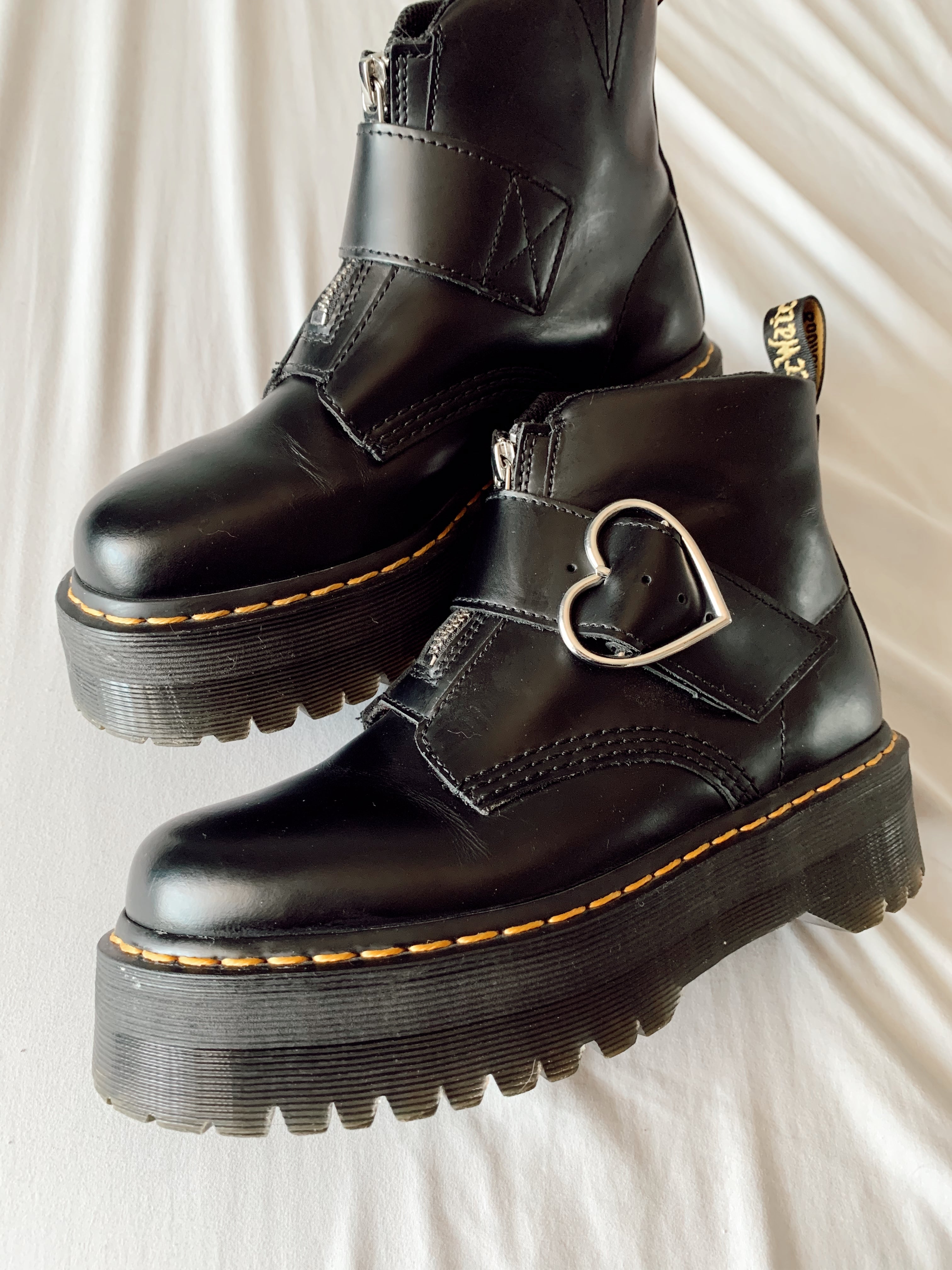 Heart buckle outlet boots