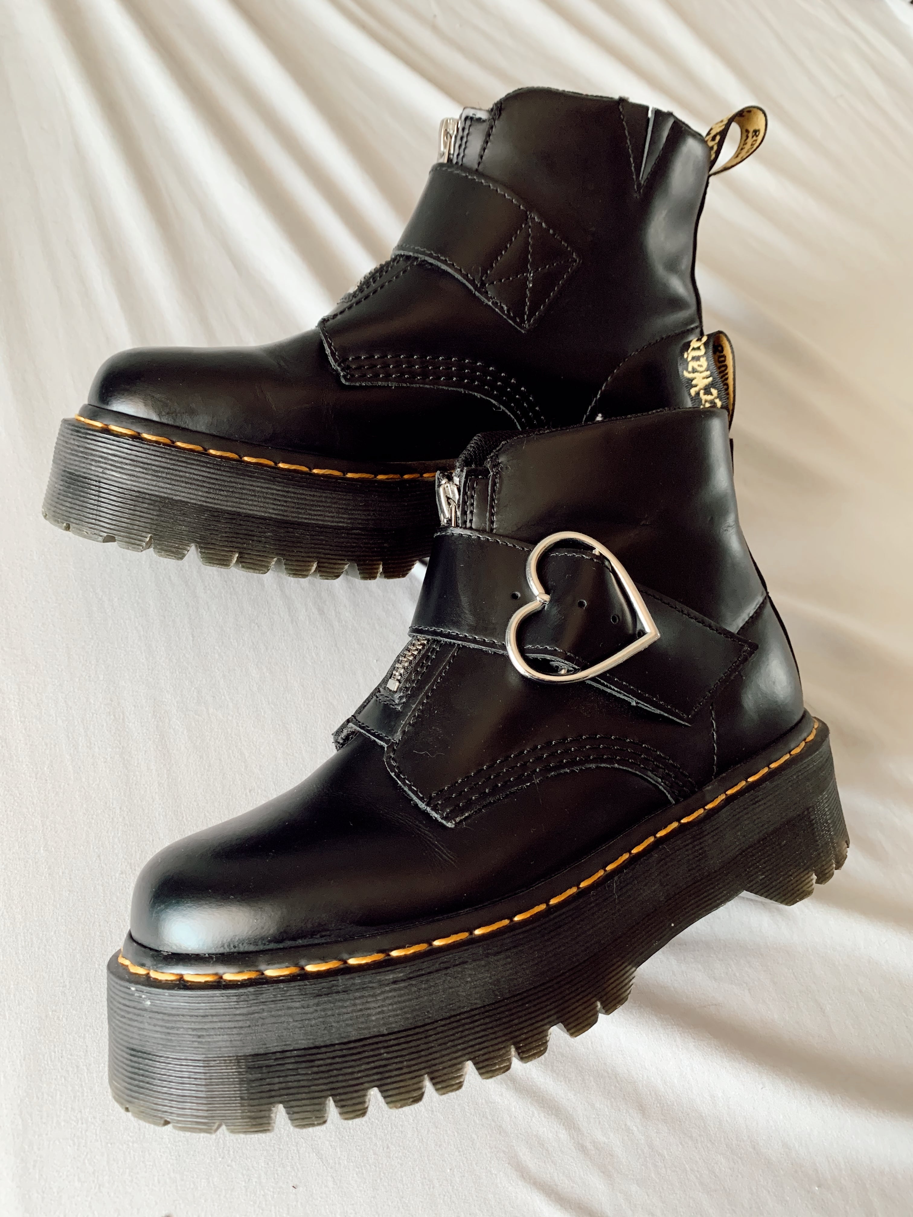 Heart on sale buckle boots